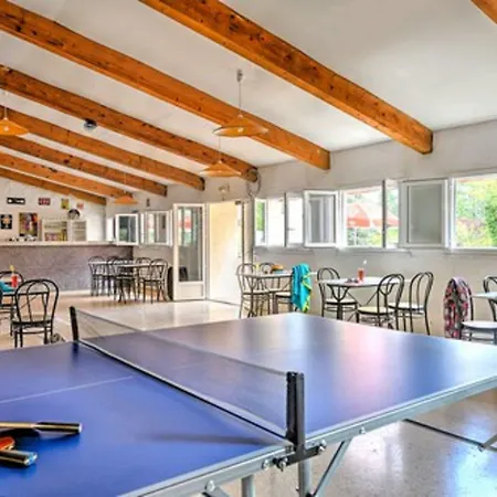 Village Les Bories 홀리데이파크 *